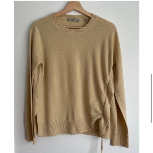 Tops - 100% cashmere vince crew neck sweater